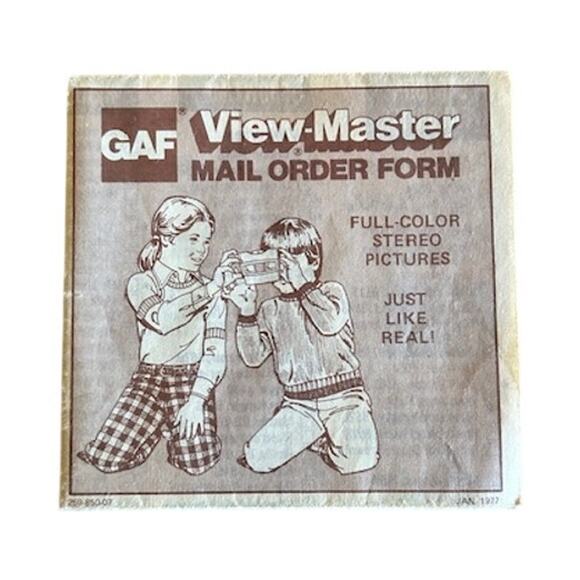 Vintage 1970s GAF View-Master Bundle – Red & Cream Viewers + 13 Reels - Picture 4 of 10